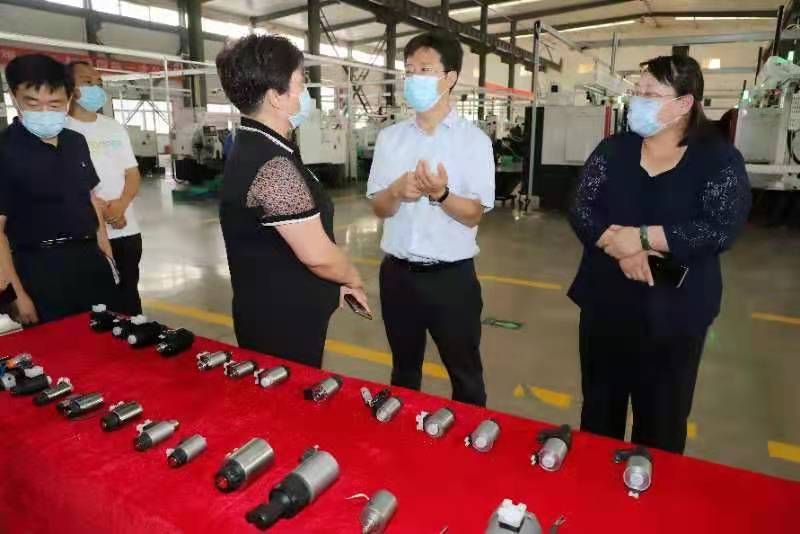 啊不要了大鸡巴插的骚逼好爽喷水了白浆都出来了安阳市市长高永一行莅临我公司参观调研